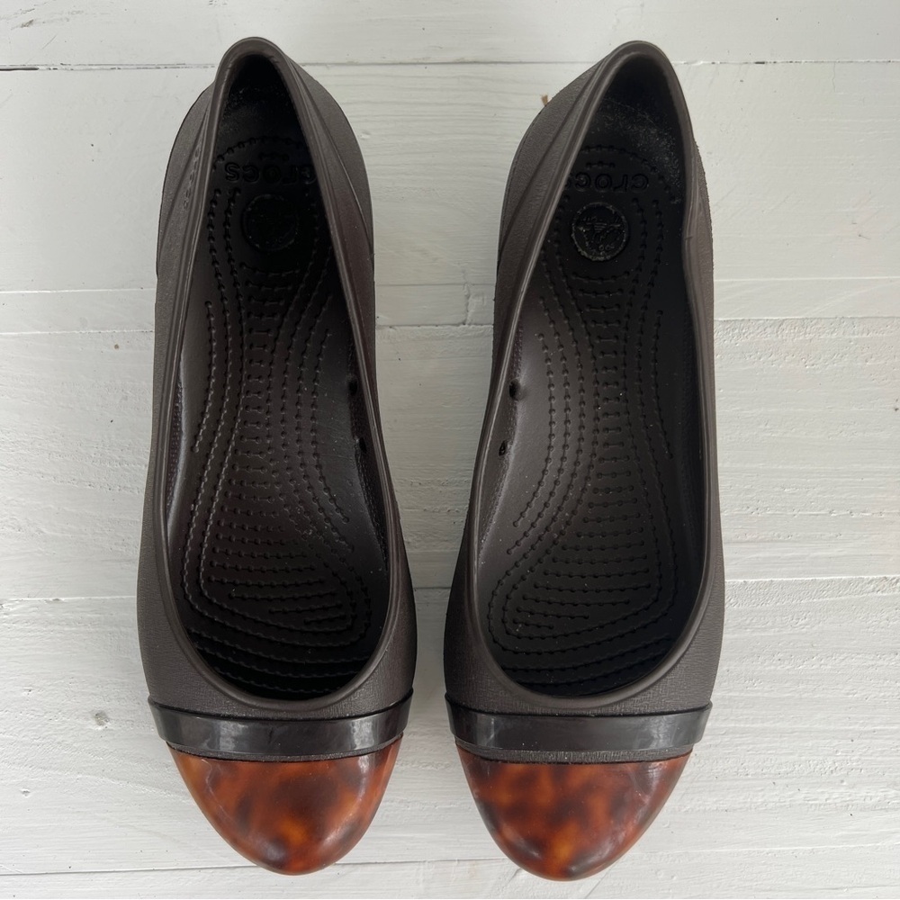 Crocs Brown Sandals Women's 7 Tortoise Shell Cap Toe Ballet Flats Mary Janes - Picture 2 of 8